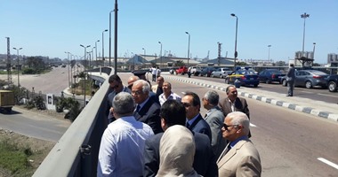 وزير النقل يتفقد الغلال والقمح بميناء الدخيلة بالإسكندرية