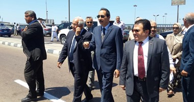 وزير النقل يتفقد سير العمل بطريق شبرا بنها والدائرى الإقليمى الجديد