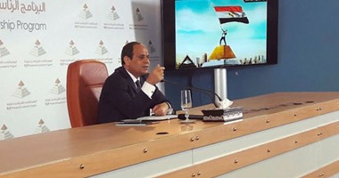 بالفيديو.. كواليس لقاء 3ساعات بين السيسي وطلاب البرنامج الرئاسى لتأهيل الشباب.. شاب يفاجئ الرئيس: كنت من أشد معارضيك ولم أنتخبك.. وشككت فى قبولى بالبرنامج.. والرئيس:مصر تجمعنا.. وحلمنا أكبر من أى خلاف