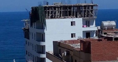 قارئ يشكو بناء أدوار مخالفة فى عقار بمحافظة الإسكندرية