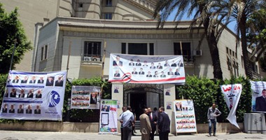 المرشحون لانتخابات القضاة ينهون مؤتمراتهم ويختتمون جولاتهم فى محاكم القاهرة والجيزة..قائمة "عبد المحسن" تلتقى الناخبين فى أندية الشرقية والمنصورة.. وقائمة "مراد" فى الصعيد .. وقائمة "عبد الكريم" بالمنوفية