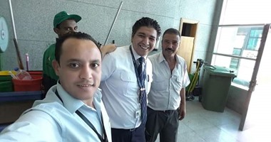 إدارة مطار الغردقة تكرم سائقا عثر على مبلغ مالى وجوازات سفر وسلمها للأمن 
