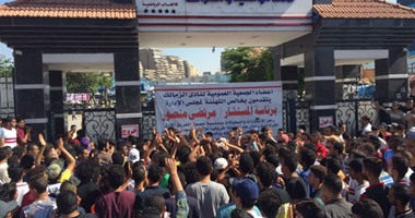 جماهير الزمالك رغم نفاد التذاكر تهتف: "مش هنمشى"