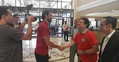 الصدفة تجمع هانى شاكر بالأهلى فى الإسكندرية