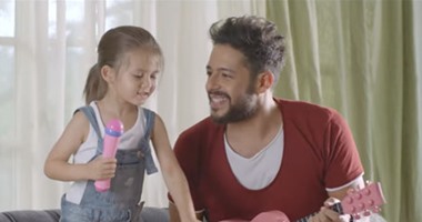 طفلة كليب "ما بلاش" تبكى جمهور حماقى خلال 4 دقائق