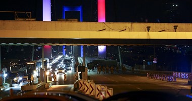 فرحة على مواقع التواصل الاجتماعى بعد سيطرة الجيش التركى على إدارة البلاد.. مصطفى بكرى: "إلى الجحيم يا أردوغان".. خالد أبو بكر: "اللى يجى على مصر ما يكسبش".. مجدى الجلاد: يوم أسود فى تاريخ الإخوان