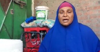 بالفيديو.. والدة أحد عمال الفيوم المختطفين بليبيا: "رجعلى ابنى يا ريس"