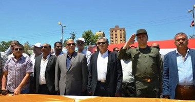 بالصور.. وزير البيئة بالإسماعيلية يدشن مبادرة "حلوة يا بلدى بينا كلنا".. الوزير يعلن الموافقة على فتح مكتب فرعى للوزارة بالمحافظة لتسهيل الحصول على الموافقات البيئية للمشروعات