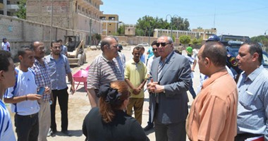 بالفيديو.. محافظ المنيا يتفقد فعاليات اليوم الأول لمبادرة "حلوة يا بلدى"