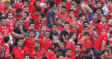 بالفيديو والصور.. جمهور الأهلى تهتف " فى الجنة يا طارق "