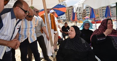 بالفيديو..زحام المصطافين بكورنيش مرسى مطروح حتى الصباح