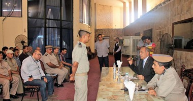 مدير أمن أسوان يجتمع بأفراد الشرطة ويستمع لمقترحاتهم للارتقاء بمنظومة الأمن