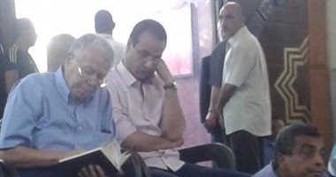 حسن حمدى يقرأ القرآن قبل جنازة طارق سليم