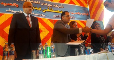 بالصور.. وزير الإسكان بالسويس: إنشاء 6آلاف وحدة بالإيجار استجابة للمواطنين 