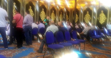 يسرا وحمدى وتريكة فى مراسم "دفن" طارق سليم