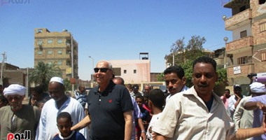 محافظ أسوان يتابع مبادرة أسبوع النظافة بمدينة دراو