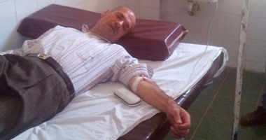 معلم يضرب عن الطعام فى السويس احتجاجًا على نقله لمدرسة أخرى