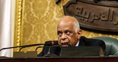 بالصور.. عبد العال مداعبا نائب طلب أخذ الكلمة: هشوف دكتور حنجرة يوطيلك مستوى صوتك