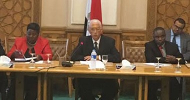 نائب وزير الخارجية يبحث مع وفد كلية الدفاع فى زيمبابوى القضايا الإفريقية