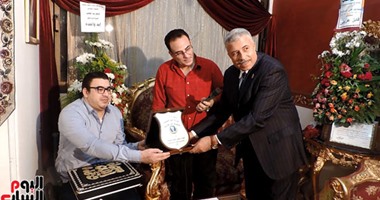 مدير أمن الغربية يكرم النقيب محمود الكومى بعد عودته من رحله علاج بإنجلترا