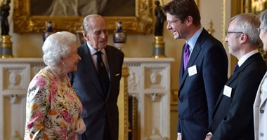 بالصور.. الملكة إليزابيث تسلم الفائزين جوائز "The Queens Awards"