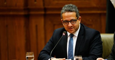 وزير الآثار يكرم مفتشى آثار بعد اجتيازهم الدورات التدريبية حول"المسح الأثرى"