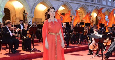 بالصور.. مونيكا بيلوتشى تصور مشاهدها فى مسلسل "Mozart In The Jungle"