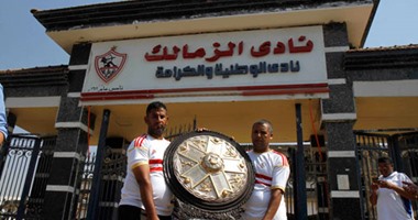 أخيرا.. الزمالك يسلم درع الدورى للأهلي