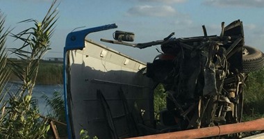 بالصور.. مصرع شخصين وإصابة 36 فى حادث تصادم أتوبيس وسيارة ملاكى بالإسكندرية