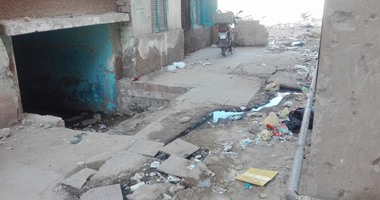 بالصور.. غرق إدارة حسابات أبو تشت التعليمية بقنا فى مياه الصرف الصحى