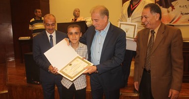 بالصور.. محافظ جنوب سيناء يكرم أوائل الجمهورية بالإعدادية فى شرم الشيخ