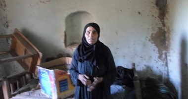 استجابة لـ"اليوم السابع".. محافظ سوهاج يصرف 4 آلاف جنيه لسيدة احترق منزلها