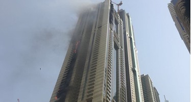 اندلاع حريق هائل بأحد أبراج دبى السكنية.. و"الدفاع المدنى" تحاول السيطرة 
