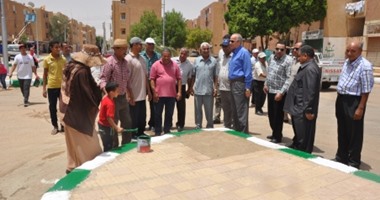 بالصور.. محافظ الوادى الجديد يتفقد أعمال مبادرة "حلوة يا بلدى" بالداخلة