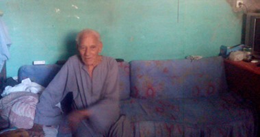 بالصور.. عياد حنا معلم حفظ 1500 تلميذ مسلم القرآن من داخل الكنيسة بالمنيا