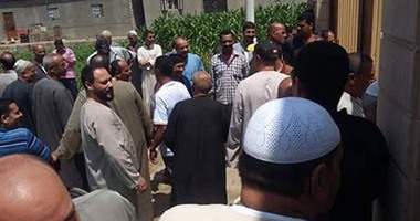أهالى قرية بشربين يمنعون مدير مدرسة جديدا من دخولها تضامنا مع الوكيل