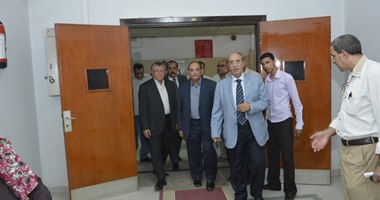 رئيس جامعة أسيوط: تجهيز أول وحدة لزراعة النخاع بمعهد الأورام بـ15مليون جنيه