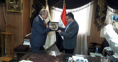وزير الآثار يرافق وفداً بلجنة الإعلام بالبرلمان فى زيارة الوادى الجديد