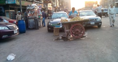 حى الزيتون يضبط "فريزة" قمامة يسرقون أغطية البالوعات
