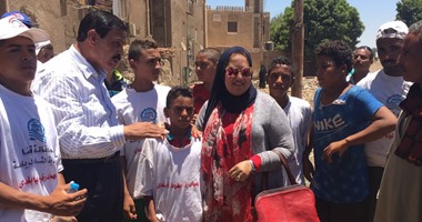 نائبة بقنا تشارك الشباب فى مبادرة "حلوة يا بلدى" بزراعة الأشجار 