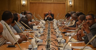 محافظ قنا يعقد اجتماعا لتنفيذ مبادرة أسبوع النظافة