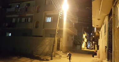 عامود إنارة آيل للسقوط يهدد حياة المواطنين بأبو حماد فى الشرقية