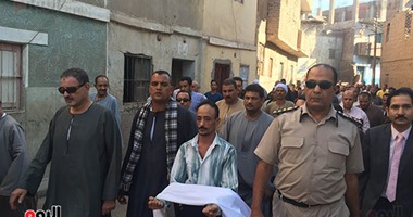 بالصور.. الكفن ينهى الثأر بين عائلتى عبد العال أحمد والشويحى بأسيوط