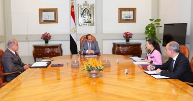 تفاصيل اجتماع الرئيس بشريف إسماعيل وداليا خورشيد.. السيسي يوافق على إنشاء مجلس أعلى للاستثمار برئاسته.. طرح بعض شركات القطاع العام بالبورصة.. واستعراض جهود تفعيل "الشباك الواحد" و"الخدمة الإلكترونية"