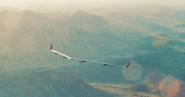 طائرة فيس بوك لتوصيل الإنترنت للعالم تحلق لأول مرة