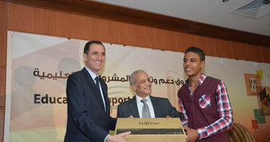 وزير التربية والتعليم يكرم أوائل شهادات الدبلومات الفنية لعام 2014/2015