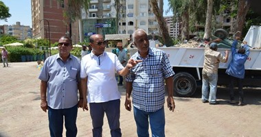بالصور..استكمال تطوير المسطحات الخضراء بميدان مصطفى كامل بالإسماعيلية 