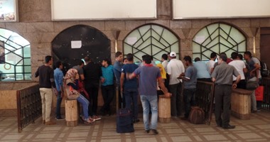 حقيبة سفر تثير الذعر أمام محطة قطار أسوان