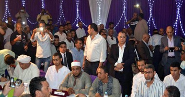 بالصور.. جلسة صلح بين عائلتين مسلمة وقبطية تنهى خلافاتهما فى الغردقة 