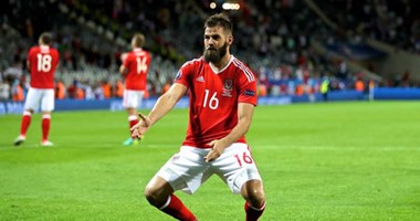 يورو 2016.. احتفال مثير للاعب ويلز داخل غرف الملابس بعد إقصاء بلجيكا